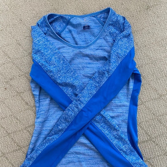 Athleta Tops - Athleta reflective running long sleeve size xs